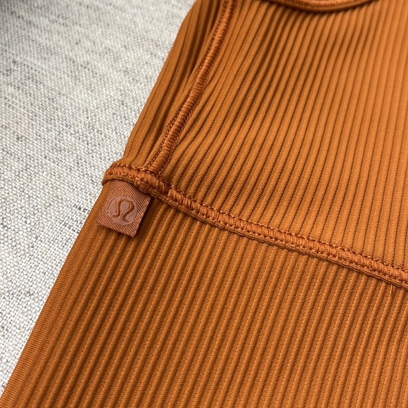 NWOT Lululemon Power Pivot tank - Picture 3 of 4